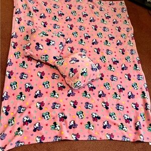 Disney Pink Minnie Mouse Blanket with pillows